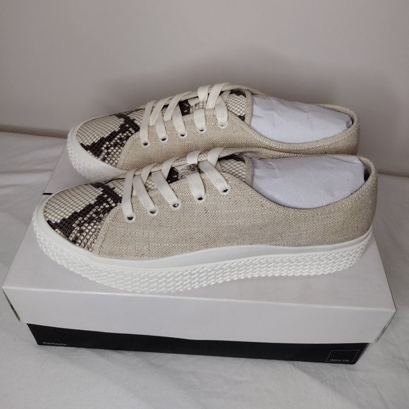Dolce Vita Women DOLCE VITA - VALOR SNEAKERS IN SANDSTONE CANVAS